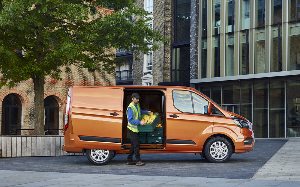 2017_ford_transit_01.jpg