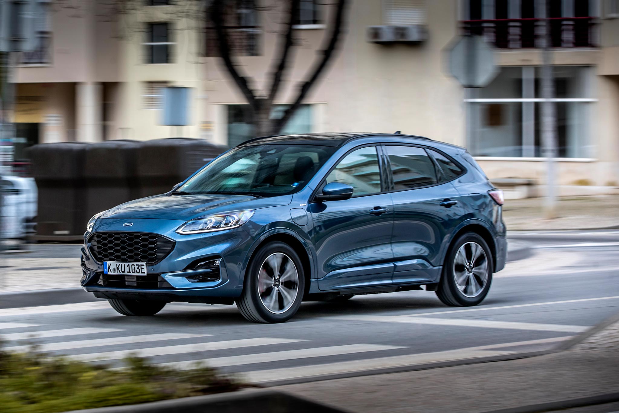 kuga_st-line_x_plug-in_hybrid_026-low.jpg