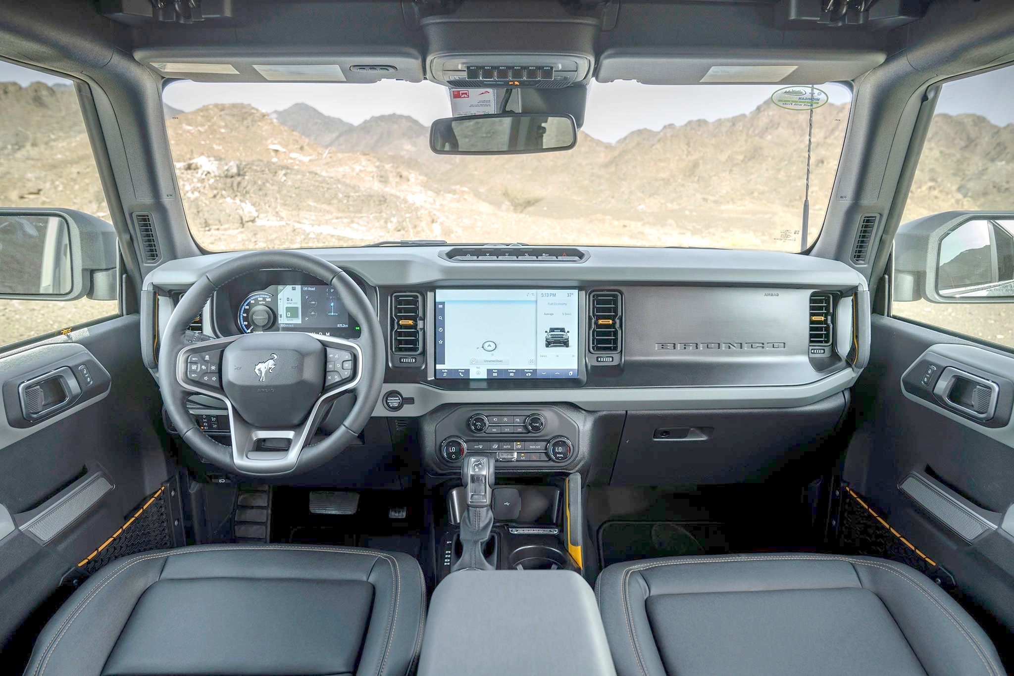 2023_FORD_BRONCO_BADLANDS__INTERIOR_28-LOW.jpg